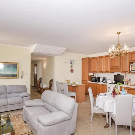Apartment S, Antonio *
